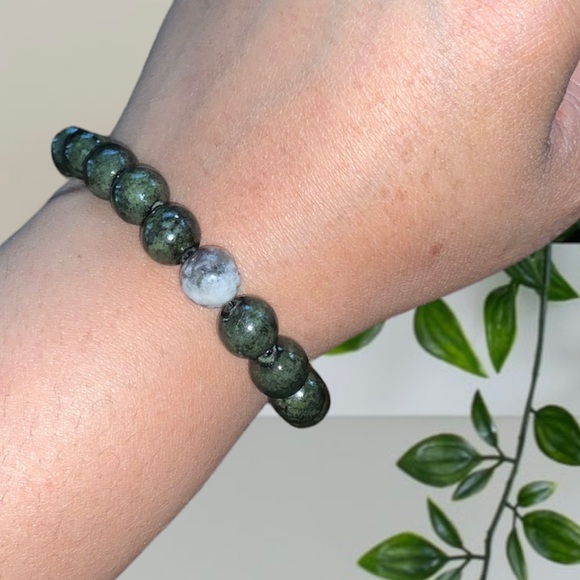 Stretch Beaded Bracelet - Picture 2 of 3